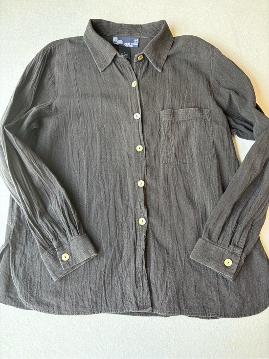 Susan Graver Tops - True Vintage Made in USA Susan Graver Women’s textured 100% cotton Button-Down